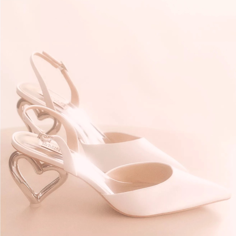 Badgley Mischka Lucille Heart Heel Slingback Pumps ♥️